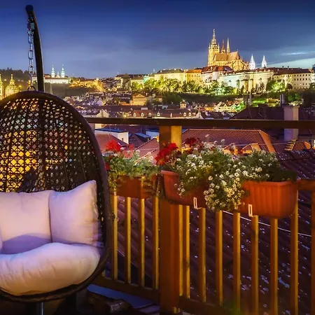 Luxurious Parizska Apt With View