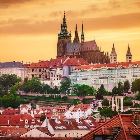 Luxurious Parizska Apt With View Prague