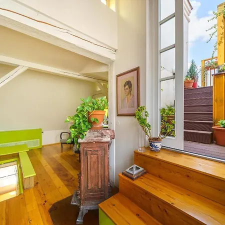 Luxurious Parizska Apt With View