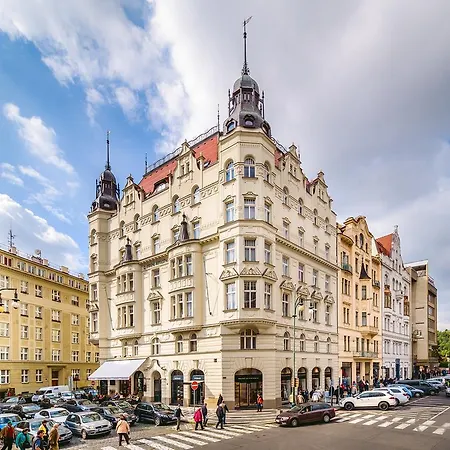 Luxurious Parizska Apt With View Praag
