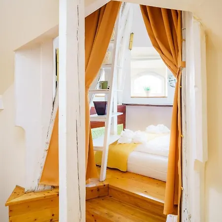Luxurious Parizska Apt With View